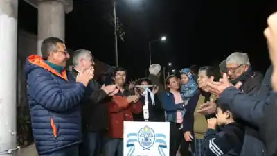 El ministro Monteros volvió a su barrio y encendió la luz que los vecinos esperaban