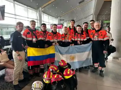 De dar clases en Roca a rescatar sobrevivientes: el profesor que cruzó el país para ayudar en Colombia