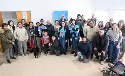 El intendente Sastre encabezó la entrega de estufas en Puerto Madryn