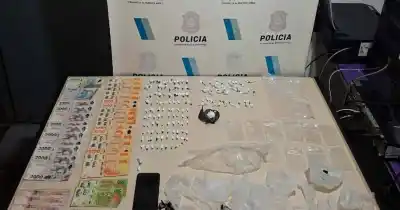 Cayeron dos vendedores de cocaína en Bernal Oeste: el dron municipal que los delató