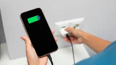 El error que millones cometen al cargar el celular y que le suma un costo oculto a la boleta de luz