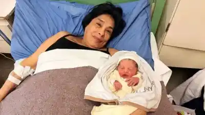 Dio a luz a los 62 años y se convirtió en la madre más longeva de Argentina: el increíble caso en San Nicolás