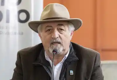 Remezón en el gabinete de Comodoro: Othar confirmó salidas y lanzó una dura advertencia