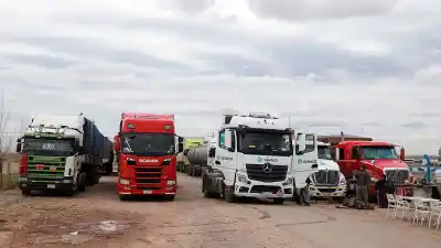 Tras días de caos, los camiones varados en Neuquén empiezan a cruzar a Chile