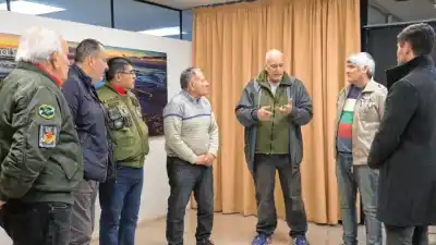 Homenaje en el Túnel Subfluvial: veteranos de Malvinas donaron una bandera por los 649 caídos
