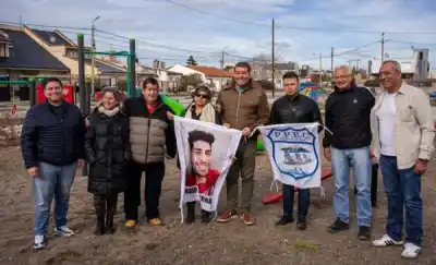 Conmovedora reinauguración: la plaza que homenajea a Ronald Guerra ahora brilla con luces LED y nuevos juegos