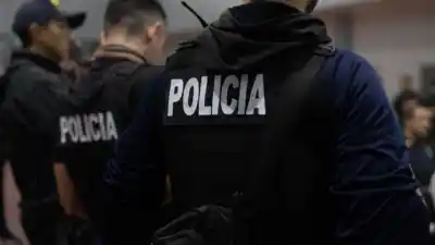 Denunció una estafa millonaria y el allanamiento en Mendoza terminó con un detenido y dos armas