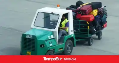 Misterio en el sur: Intercargo se retira de dos aeropuertos y el equipaje queda en el aire