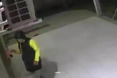 Publicó las cámaras del robo en su casa y la secuencia que grabó dejó en evidencia un detalle escalofriante