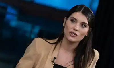 La inesperada imagen de Eva De Dominici en silla de ruedas que encendió las alarmas