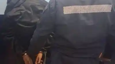 Un joven fue detenido en la avenida Monseñor Sueldo y secuestraron medicamentos y otros elementos