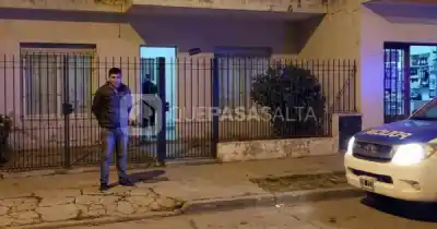 El insólito robo en un centro deportivo: entró por el techo y escapó con vinos y un parlante