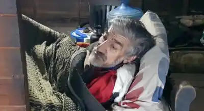 Jubilado de 77 años postrado y sin dinero: la dura realidad que nadie quiere ver