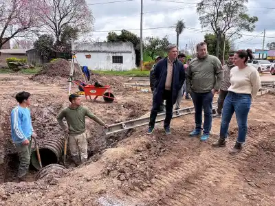 En Margarita Belén, Zdero supervisó una obra clave que promete terminar con las inundaciones y recuperar el paso del colectivo