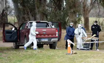 Encontraron un cuerpo sin vida en una camioneta en Luiggi y ya trabajan en la causa