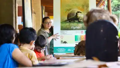 El plan perfecto para el finde: talleres gratis, gigantes prehistóricos y dulces del monte en Pueblo Perdido