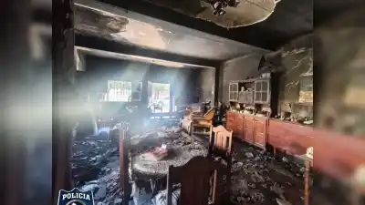 El incendio que pudo ser tragedia: dos ocupantes escaparon ilesos de las llamas en barrio Malvinas