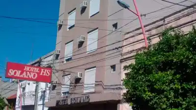 Cuatro huéspedes fueron detenidos en la terminal tras una denuncia que conmocionó un hotel céntrico