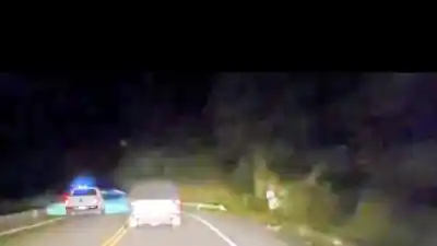 Impactante video: una camioneta casi causa una tragedia en la ruta a los Valles