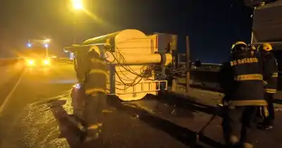 Caos en el puente Rosario-Victoria: un choque de camiones paraliza por completo el tránsito