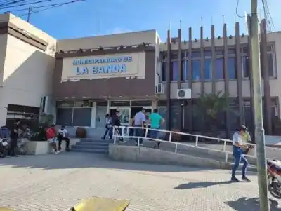 Atacaron al secretario de Economía de La Banda en pleno Palacio Municipal