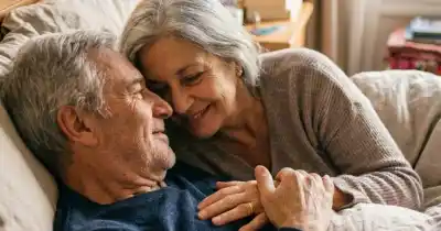 El deseo no se jubila: la sexóloga que desafía los mitos sobre la sexualidad en la tercera edad