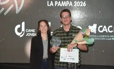 El joven que convirtió un viaje familiar en un imperio de pistachos y se llevó el premio más importante de La Pampa