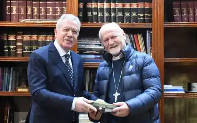 El gobernador Suárez recibió una invitación clave para septiembre y el detalle que genera expectativa