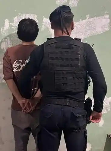 El momento en que la custodia del gobernador detuvo a un ladrón en pleno robo