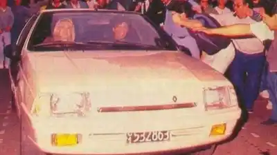Una joya de Maradona reaparece: el auto que manejaba en sus días porteños está en venta