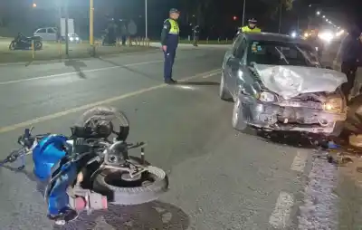 Impactante choque en La Cocha: motociclista salió despedido y terminó en terapia