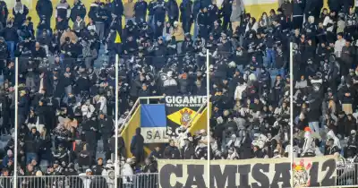 El arquero de Corinthians activó el protocolo antirracismo en el Gigante de Arroyito