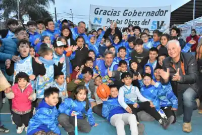 Un club de 80 años cumple el sueño de un nene: tendrá microestadio techado