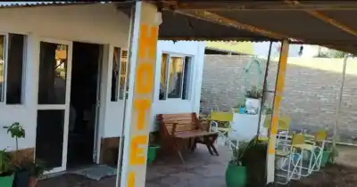 Huéspedes misteriosos dejaron una cuenta impaga de $100 mil y desaparecieron de un hotel santiagueño