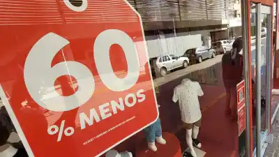 15 meses de caída: el comercio local no encuentra salida y el online no alcanza