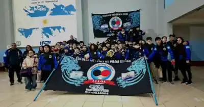 Una delegación de 80 personas: la Escuela Ulloa cruza a Chile para el Patagónico de tenis de mesa