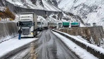 Un mes sin poder cruzar a Chile: 3.400 camiones atrapados y sin fecha de reapertura