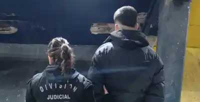 Un hincha con pedido de captura por homicidio cayó en la cancha de Central