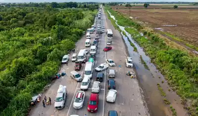 Caos en la Ruta 50: filas interminables y maniobras peligrosas rumbo a la frontera