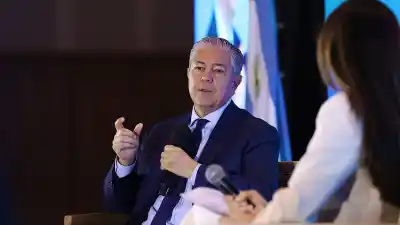 El aeropuerto de Neuquén se queda corto: Figueroa anuncia licitación y un plan multimodalde alto impacto