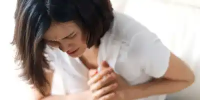 Dolor en el pecho: las señales que pueden indicar un infarto y cuándo hay que pedir ayuda urgente