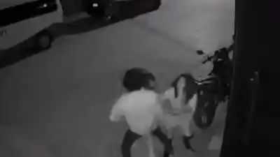 La desobedeció y la atacó en plena calle: la Justicia ya lo tiene