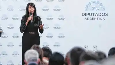 El libro de Lorena Villaverde que desnuda su historia y descoloca a propios y extraños