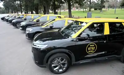 Taxis eléctricos en CABA: el plan del Gobierno para que los choferes se sumen