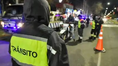 Operativo sorpresa en Godoy Cruz: cinco motos secuestradas y nueve actas por ruidos y alcohol