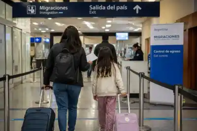 Sin ver a su hija por más de dos años: la Justicia de Roca le permitió a la nena viajar al exterior con su madre