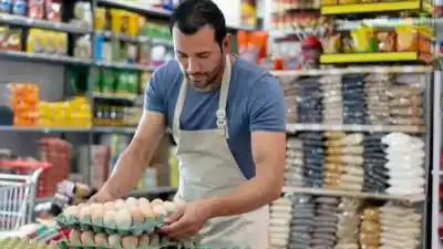 El almacén de barrio se reinventa: la compra hormiga que marca el ritmo de la economía