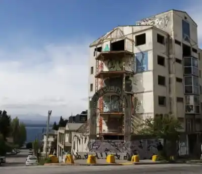 Misterio en el ex edificio Arbos: la autopsia reveló la causa de la muerte de la mujer hallada sin vida