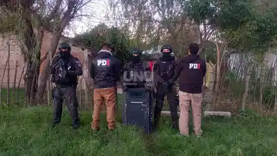 Allanamientos en Los Troncos: dos detenidos y un arsenal oculto
