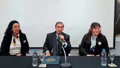Silva Neder dio el puntapié inicial a la Expo de Acompañamiento Terapéutico y la Feria del Libro AT en la Legislatura